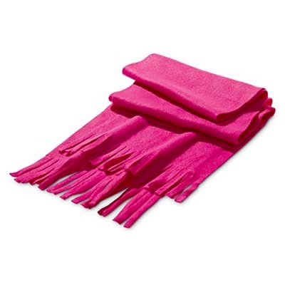 Cachecol rosa com franjas dobrado sobre fundo branco