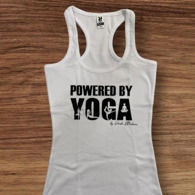 Camisola branca de alças com texto preto 