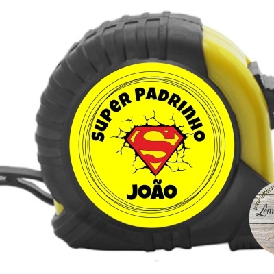 Trena de medição preta e amarela com etiqueta personalizada amarela com texto e símbolo de super-herói