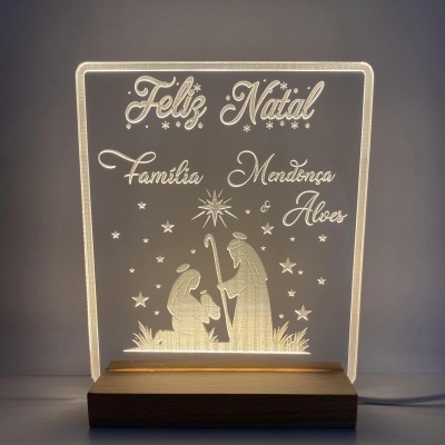Luz de Natal com presépio e texto personalizado em acrílico e base de madeira