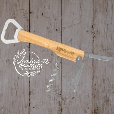 Ferramenta de bar com mix de abridor e saca-rolhas em cabo de madeira