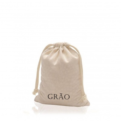 Saco de pano bege com cordão e texto GRÃO