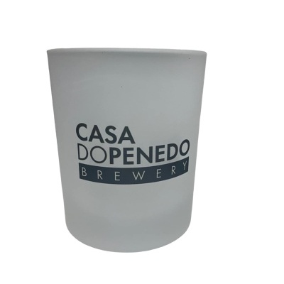 Copo de vidro fosco com texto CASA DO PENEDO BREWERY