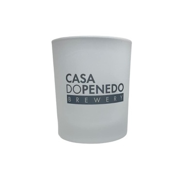Copo de vidro fosco com texto CASA DO PENEDO BREWERY