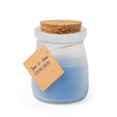 Vela azul em frasco de vidro fosco com tampa de cortiça e etiqueta