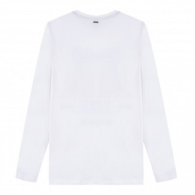 Camiseta branca de manga comprida vista de costas