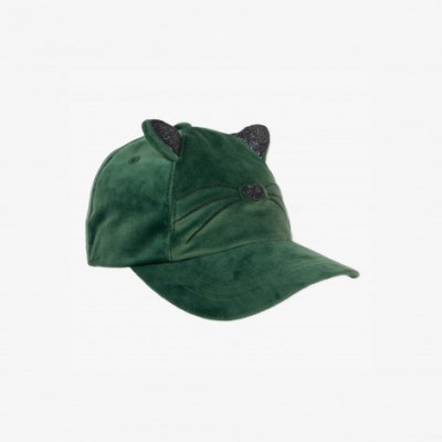 Boné verde aveludado com orelhas de gato e detalhes bordados