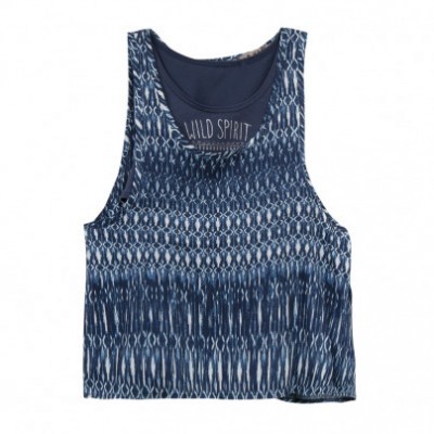 Top feminino tie-dye azul e branco com inscriçao 'WILD SPIRIT'