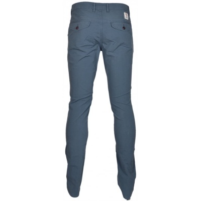 Calças azuis escuras vistas de trás com bolsos e etiqueta