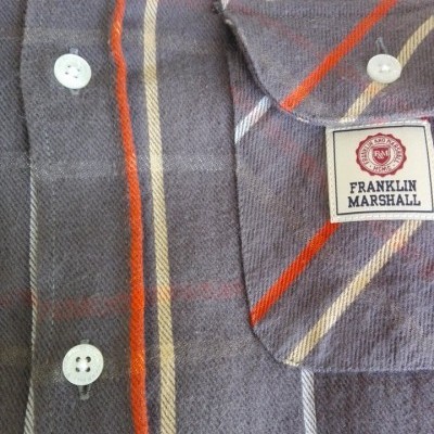 Camisa cinzenta às riscas com bolso e etiqueta FRANKLIN MARSHALL