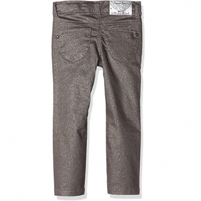 Calças cintilantes cinza escuro com bolsos e etiqueta na cintura atrás