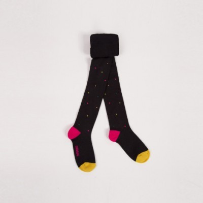 Meias pretas com pintas coloridas e detalhes em rosa e amarelo sobre fundo branco