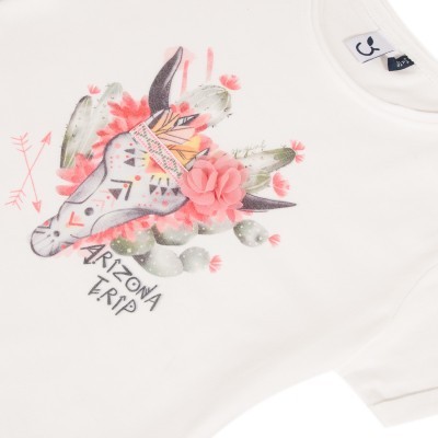 T-shirt branca com estampa temática Arizona Trip e crânio de boi decorado