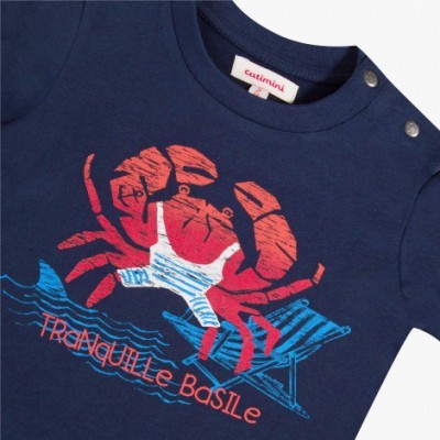 Camisola azul escura para criança com caranguejo vermelho e branco e texto vermelho