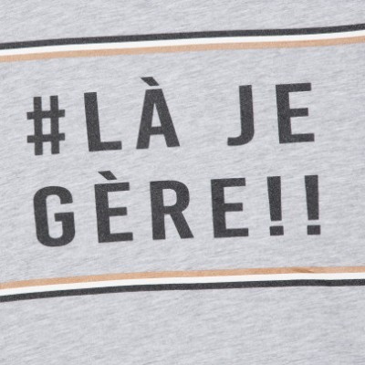 Tecido cinza com texto preto '#LÀ JE GÈRE!!' e linhas decorativas horizontais