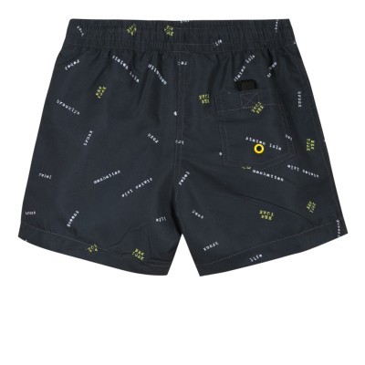 Calções pretos com padrão de palavras e bolso traseiro com botão