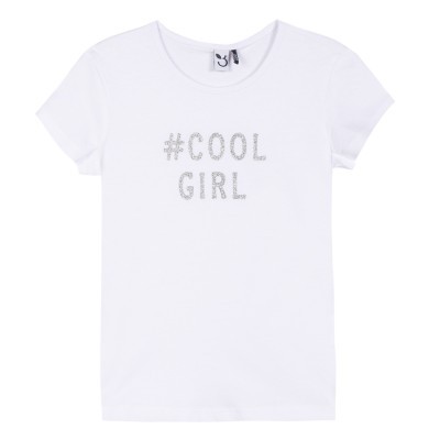 T-shirt branca de manga curta com texto '#COOL GIRL' em letras prateadas