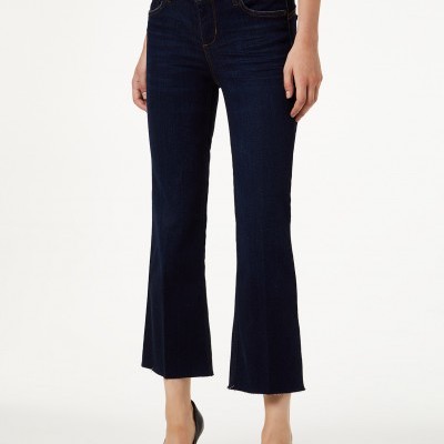 Calças de ganga azul escuro com corte alargado e salto alto preto