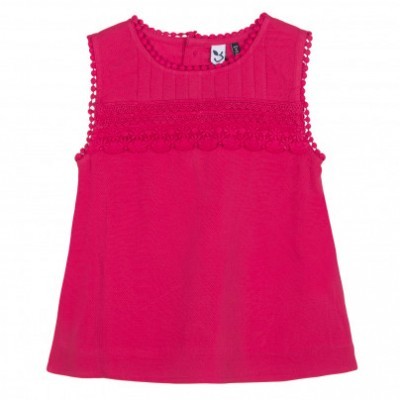 Top rosa com renda e pompons nas bordas