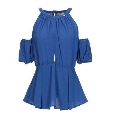 Blusa feminina azul com decote halter e mangas curtas vazadas