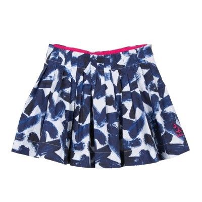 Saia plissada azul, branca e rosa com padrão abstrato.