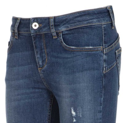 Calças de ganga azul em tecido denim com detalhes de desgaste