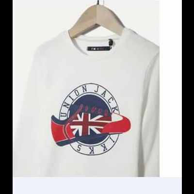 Sweatshirt branca com estampa UNION JACKS e bandeira do Reino Unido