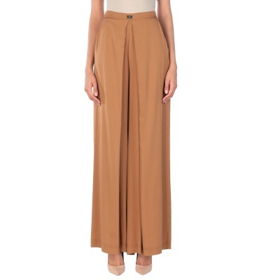 Calças compridas largas castanho claro com pregas na frente