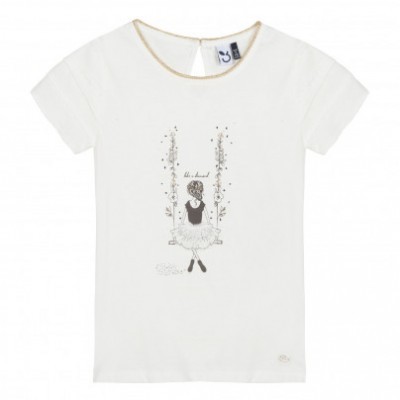 T-shirt infantil branca com estampa menina no baloiço