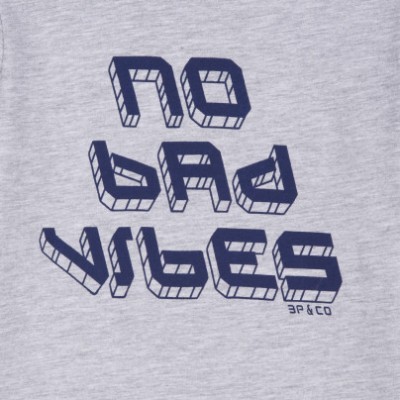 Camisola cinzenta com texto azul 