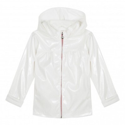 Casaco impermeável branco com capuz e fecho de correr