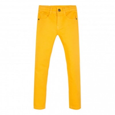 Calças amarelas compridas com bolsos e botão metálico