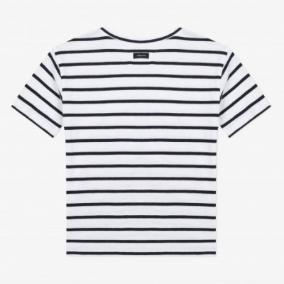 Camiseta listrada branca e azul-marinho de manga curta com gola redonda