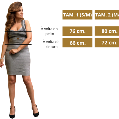 Mulher vestindo vestido cinza com tabela de tamanhos ao lado