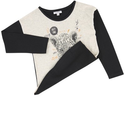 Camisola de criança manga comprida bege claro com mangas pretas e estampa de leopardo com texto.