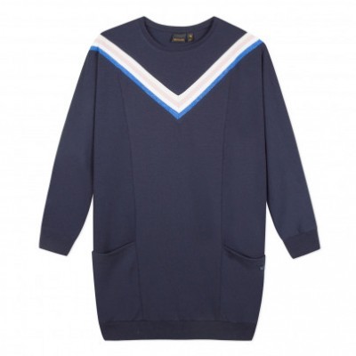 Vestido comprido azul escuro com detalhes em V brancos e azuis