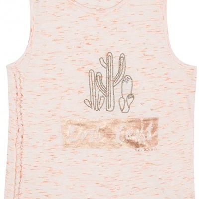 Camisola branca com riscas laranja e estampa de cactos com texto dourado