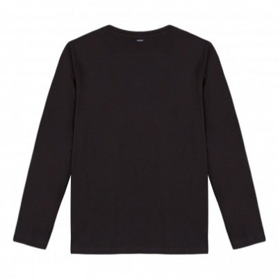 Camisola preta de manga comprida com gola redonda sobre fundo branco