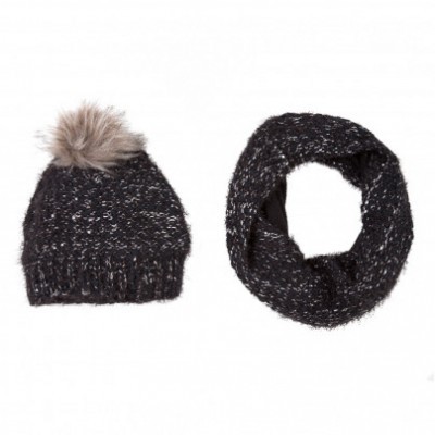 Conjunto gorro e cachecol preto com fios cinzentos e pompom castanho claro
