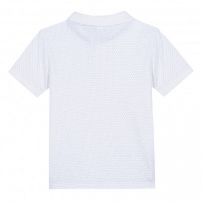 Camiseta polo branca com pequenos pontos azuis vista de trás