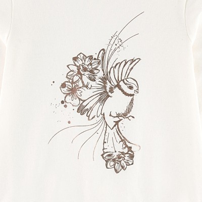 T-shirt branca com desenho castanho de pássaro e flores