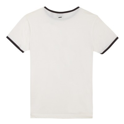 T-shirt branca com gola e bordas das mangas pretas