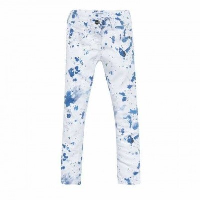 Calças brancas com manchas azuis