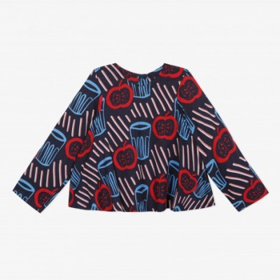 Camisola azul escura com padrão de maçãs e canecas em vermelho e azul