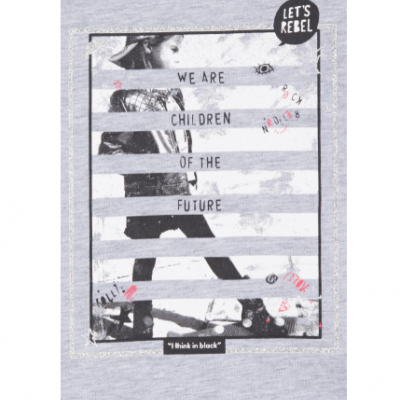 T-shirt cinzenta com estampa da menina, textos LET'S REBEL, WE ARE CHILDREN OF THE FUTURE, I think in black