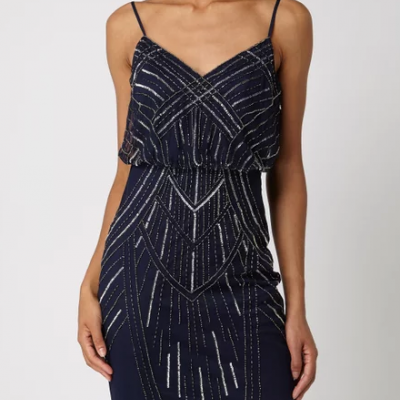 Vestido azul escuro com padrão geométrico prateado e alças finas