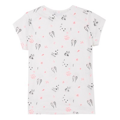 T-shirt branca com padrão de desenhos e texto em preto e rosa
