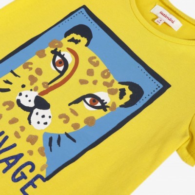 T-shirt amarela com estampa de leopardo e texto 'SAVAGE'