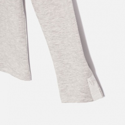 Manga comprida cinza clara de camisola em tecido de malha