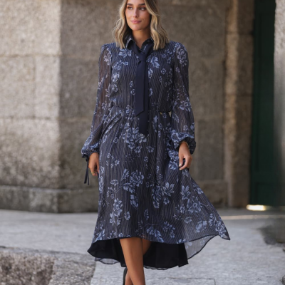 Vestido midi preto com padrão floral cinzento e laço ao pescoço